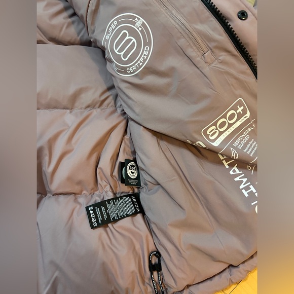 Aritzia THE SUPER PUFF™ Shorty - color Claremont - Picture 5 of 10